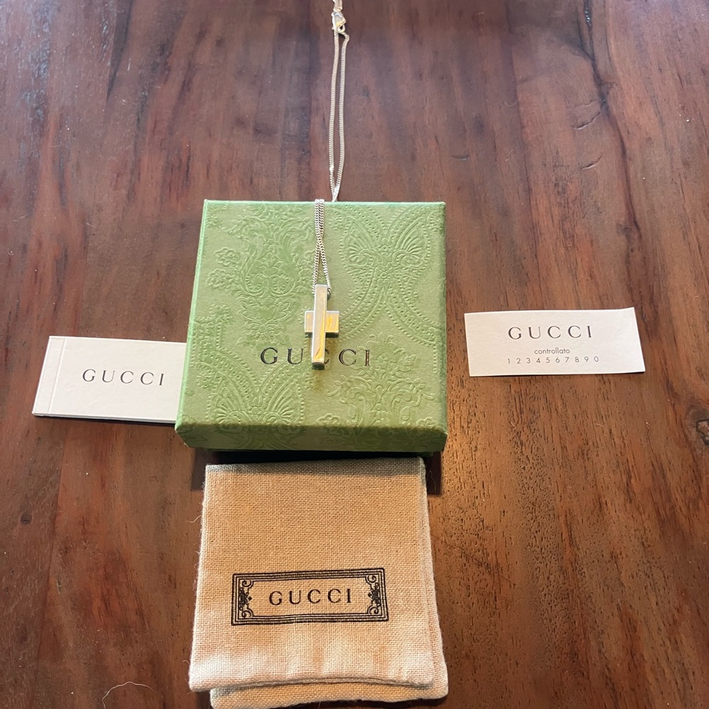 Gucci Silver Cross Pendant 925 silver pendant on 16 inch chain - Picture 2 of 5